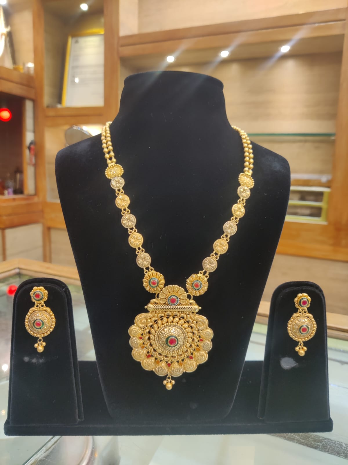 Krishna Jewellers necklace set